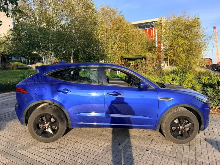 Jaguar E-Pace 2019 photo 3