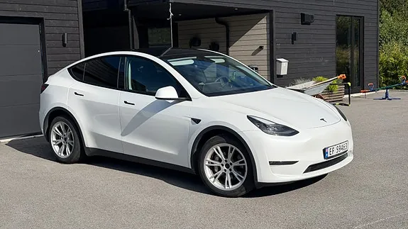 Tesla Model Y 2023 photo 3