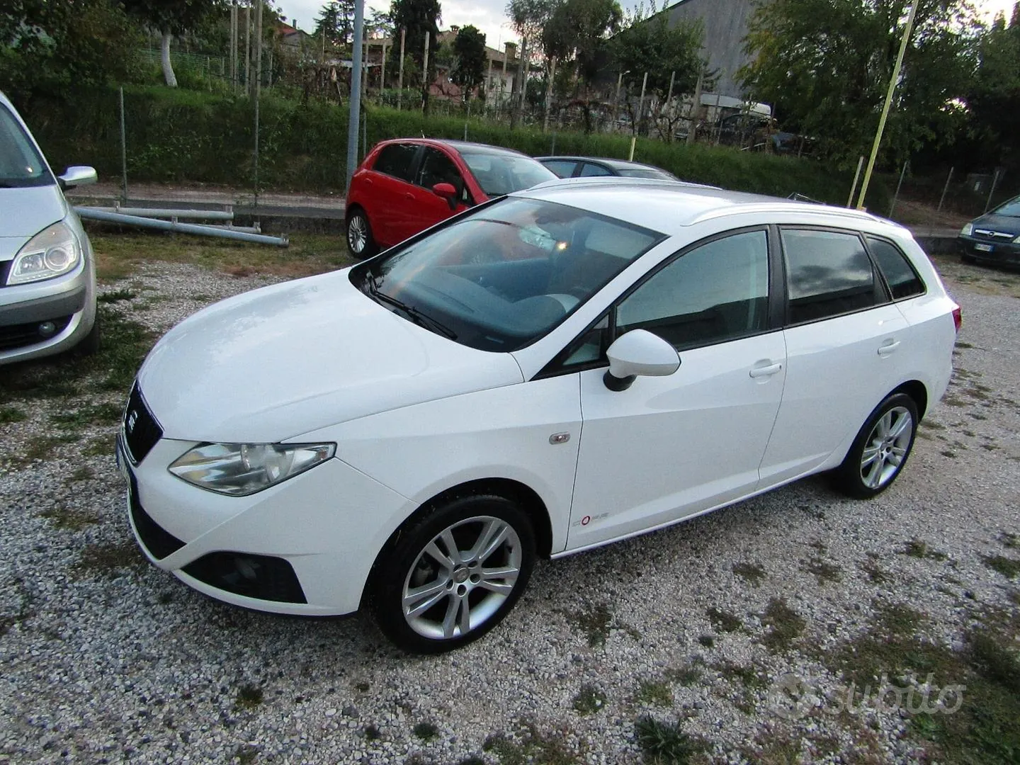 Seat Ibiza 2011 photo 2