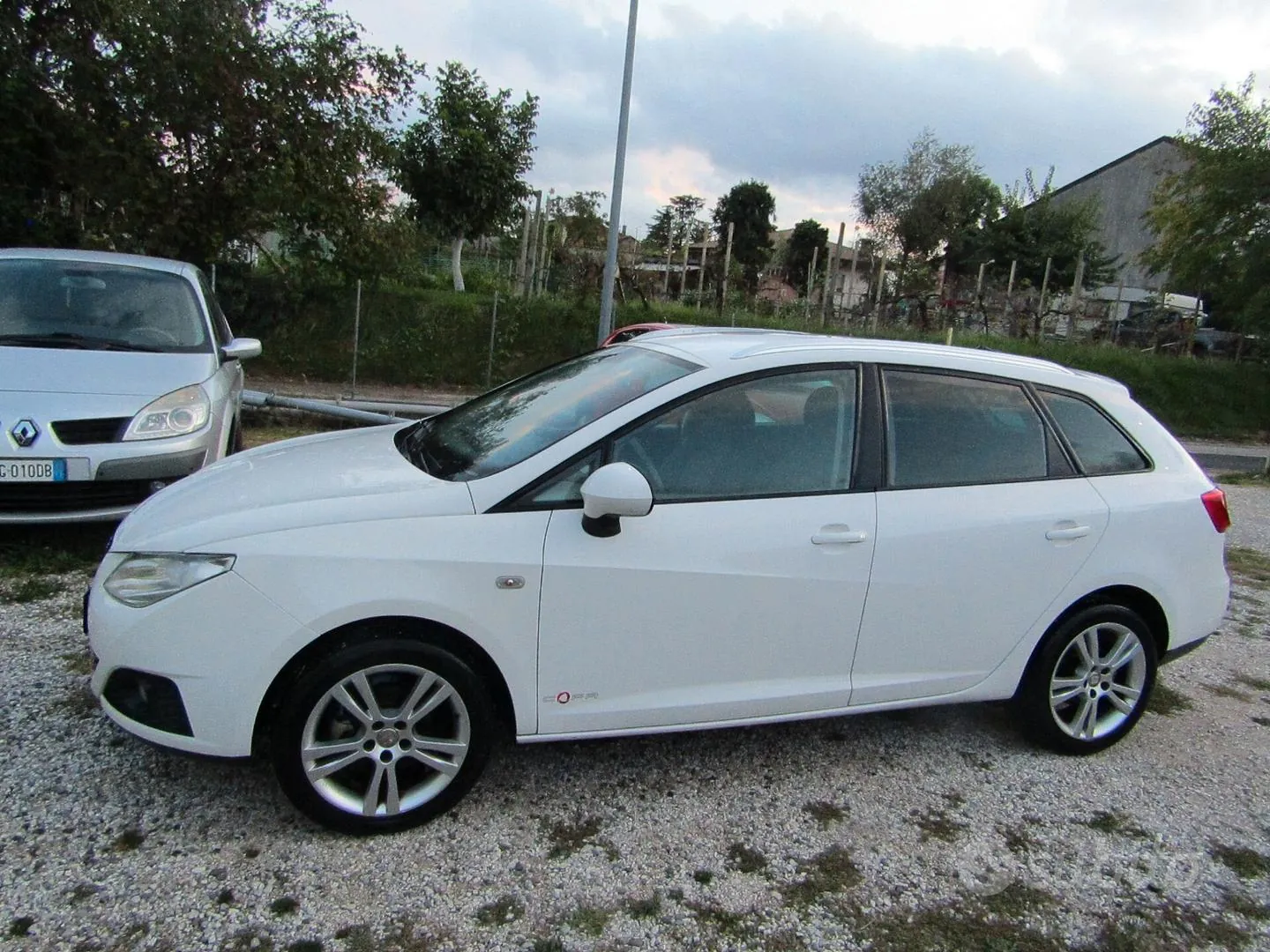 Seat Ibiza 2011 photo 3