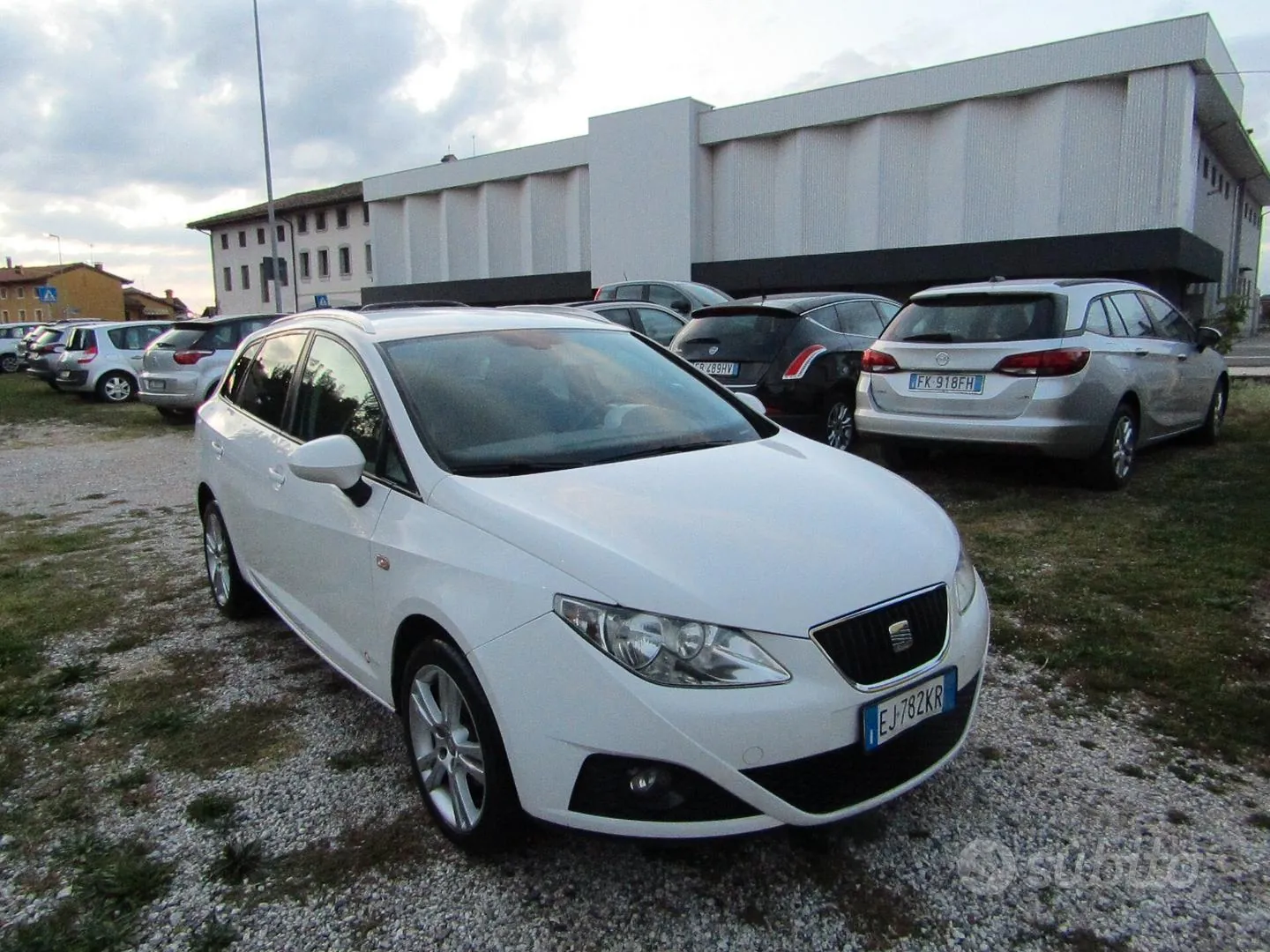 Seat Ibiza 2011 photo 4