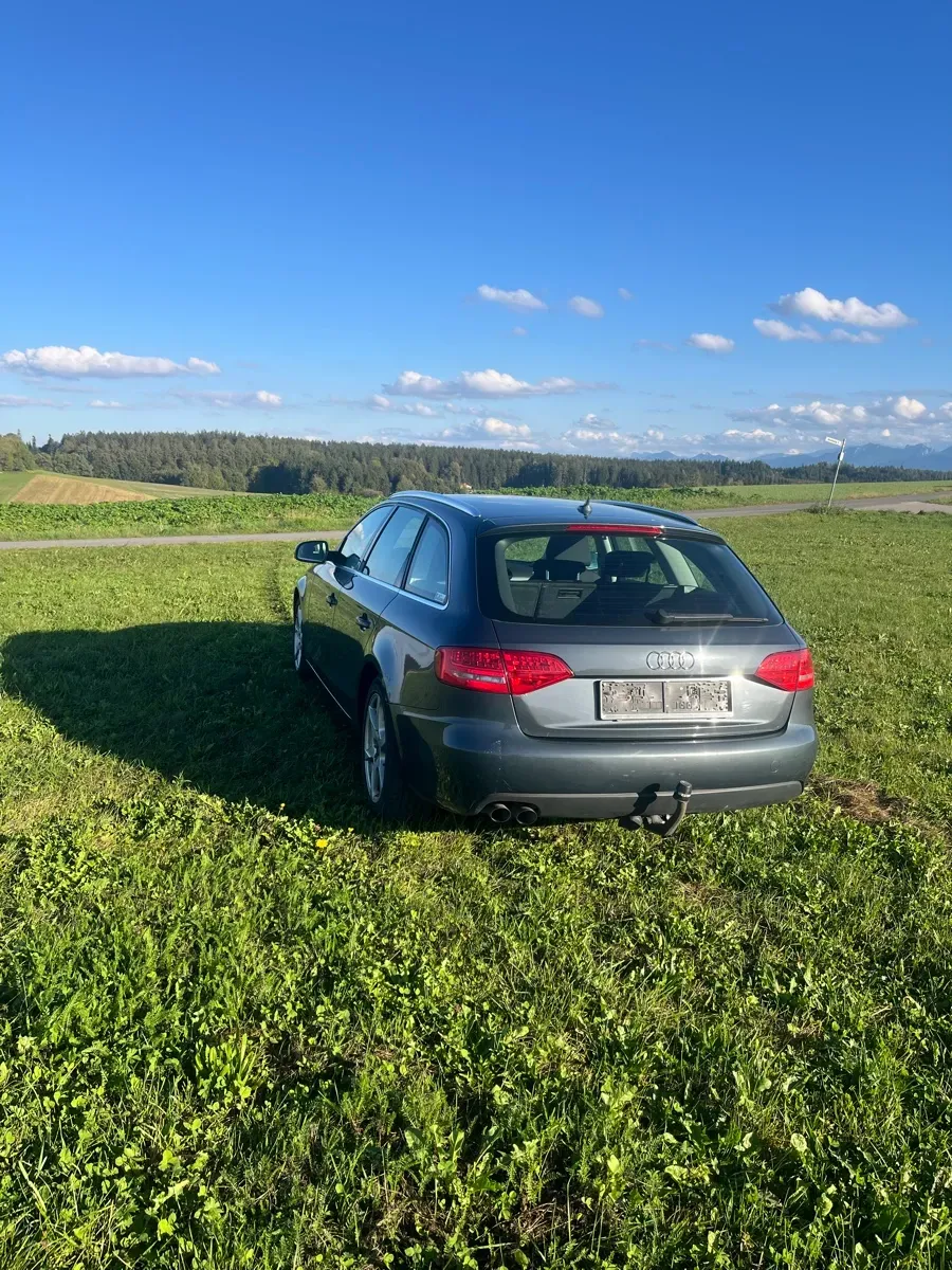 Audi A4 2010 photo 3