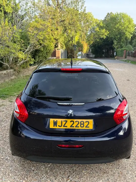 Peugeot 208 2014 photo 3