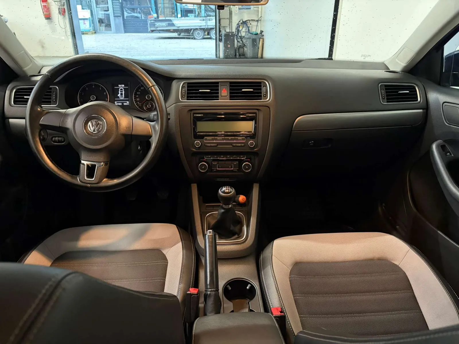 Volkswagen Jetta 2011 photo 3