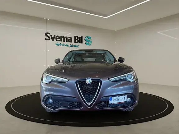 Alfa Romeo Stelvio 2017 photo 2