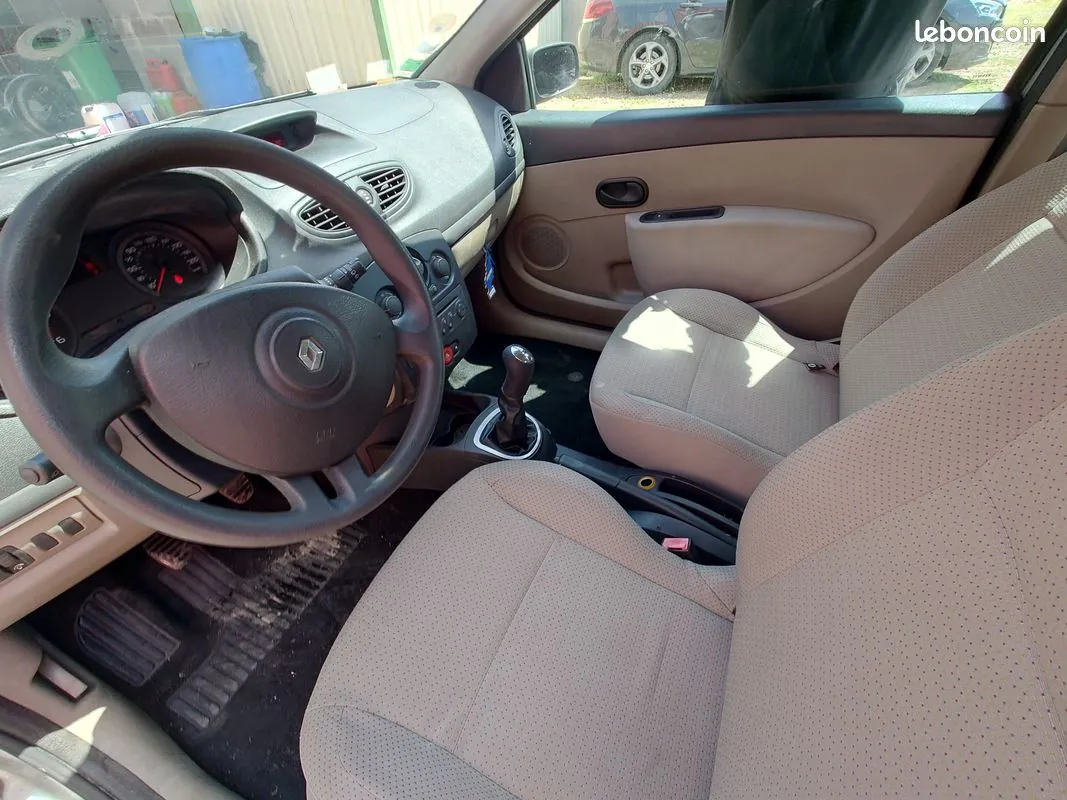 Renault Clio 2005 photo 3