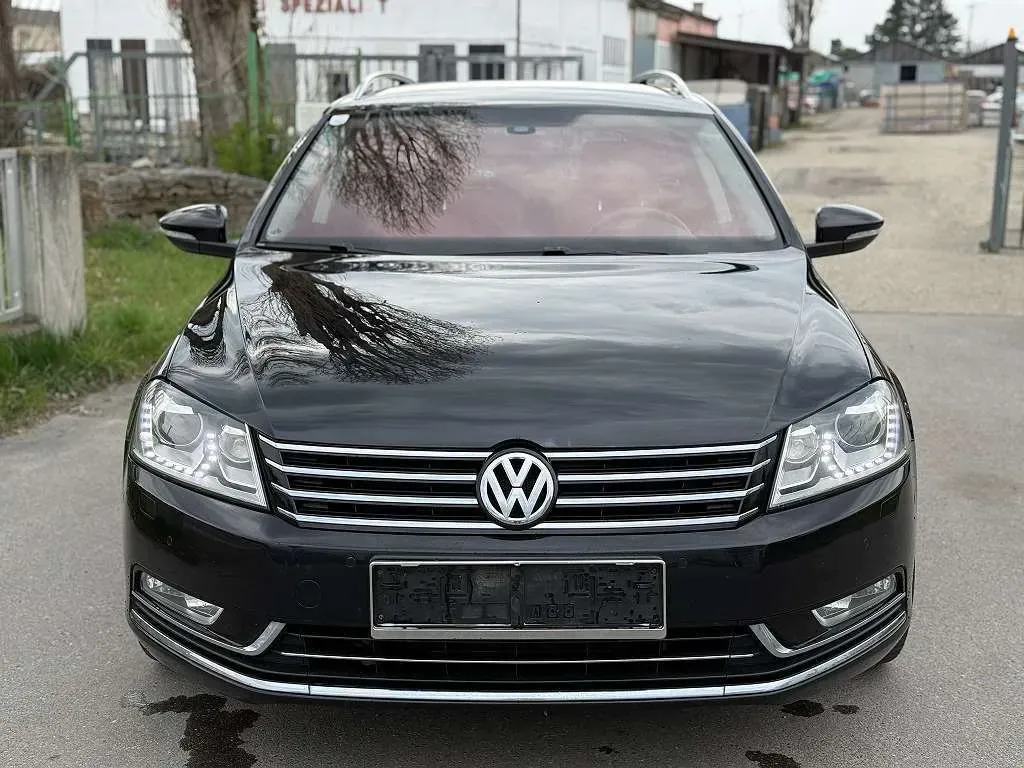 Volkswagen Passat 2012 photo 2
