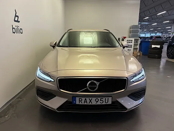 Volvo V60 2024 photo 2