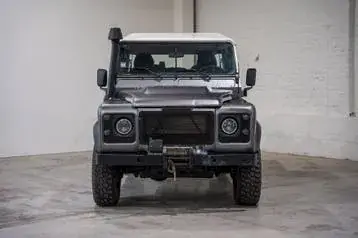 Land Rover Defender 2010 photo 2