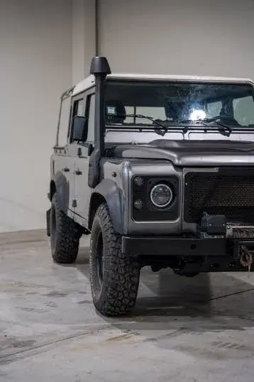 Land Rover Defender 2010 photo 3