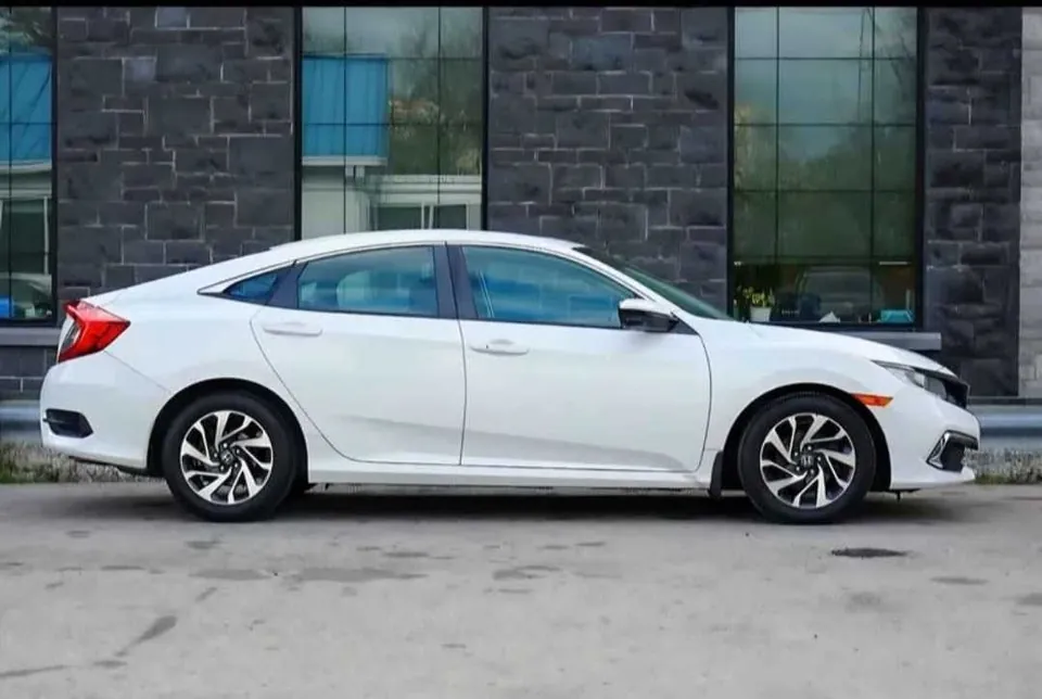 Honda Civic 2018 photo 3