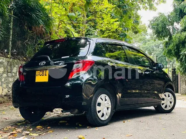 Toyota Vitz 2016 photo 2