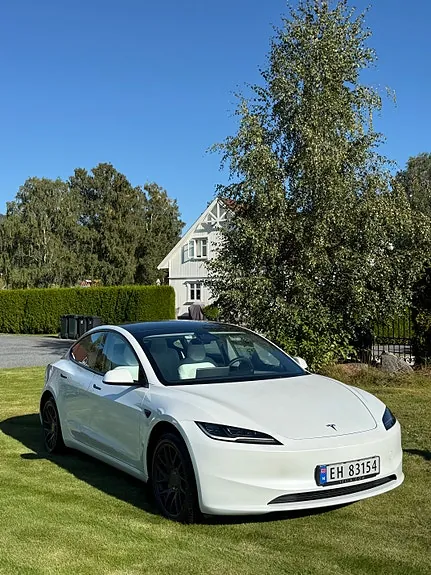 Tesla Model 3 2024 photo 2