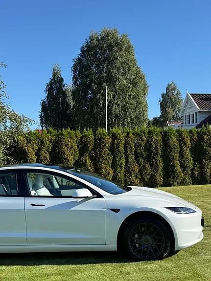 Tesla Model 3 2024 photo 4