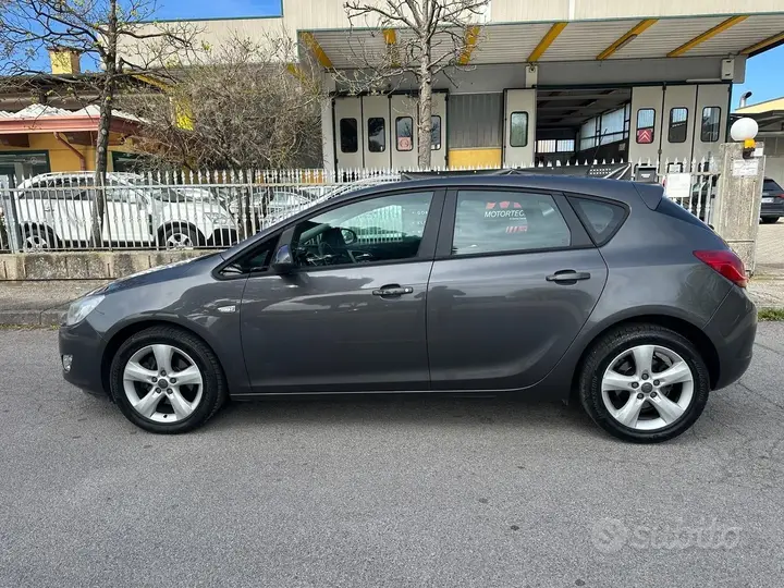 Opel Astra 2012 photo 4