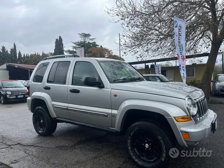 Jeep Cherokee 2005 photo 2