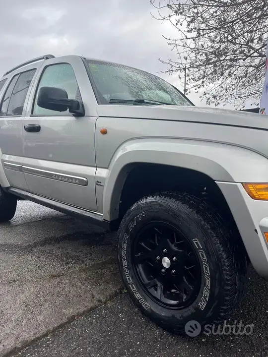 Jeep Cherokee 2005 photo 4