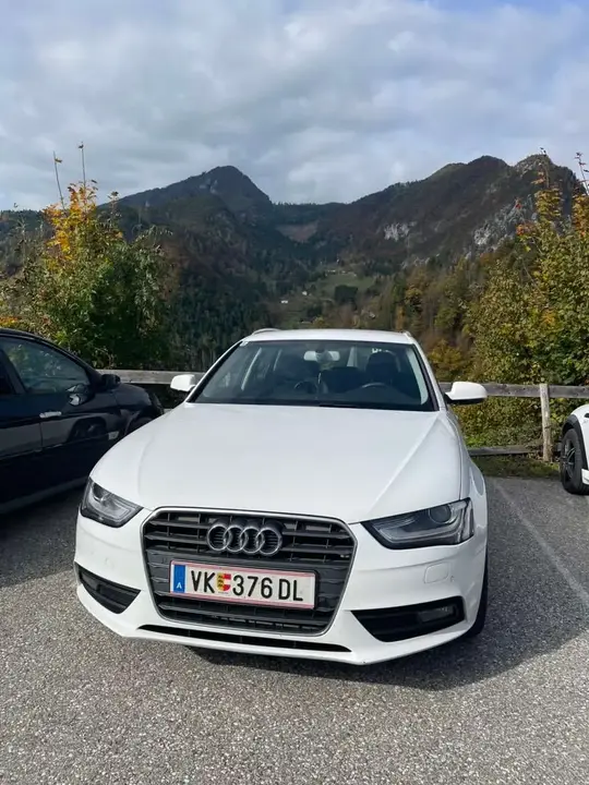 Audi A4 2012 photo 2