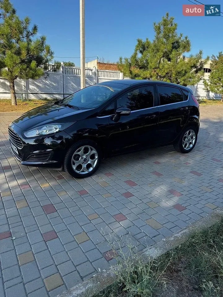 Ford Fiesta 2012 photo 2
