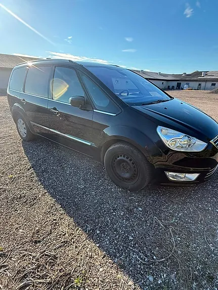 Ford Galaxy 2010 photo 4