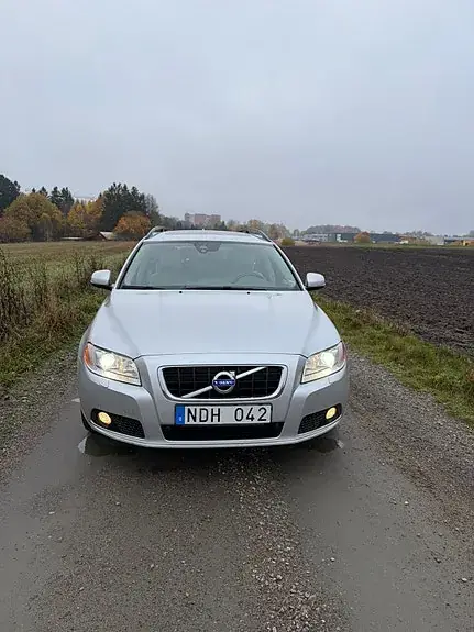 Volvo V70 2013 photo 2