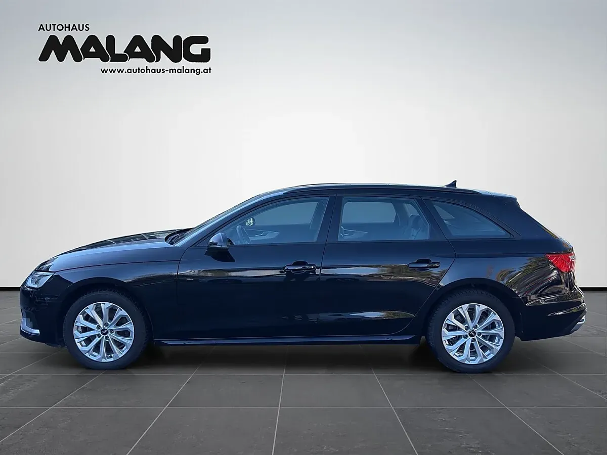 Audi A4 2023 photo 3