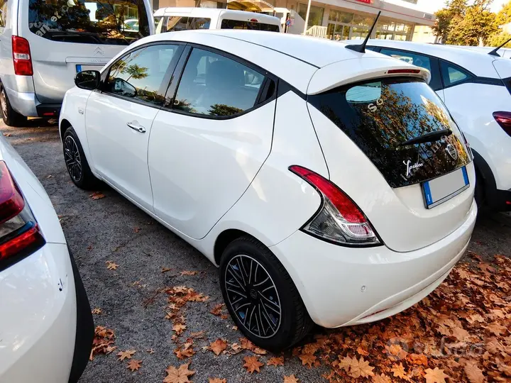 Lancia Ypsilon 2021 photo 2
