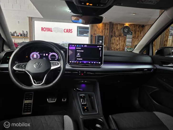 Volkswagen Golf 2025 photo 2
