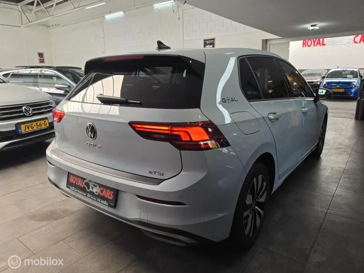 Volkswagen Golf 2025 photo 3