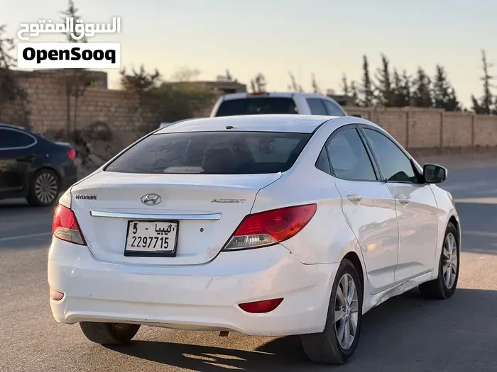 Hyundai Accent 2012 photo 3