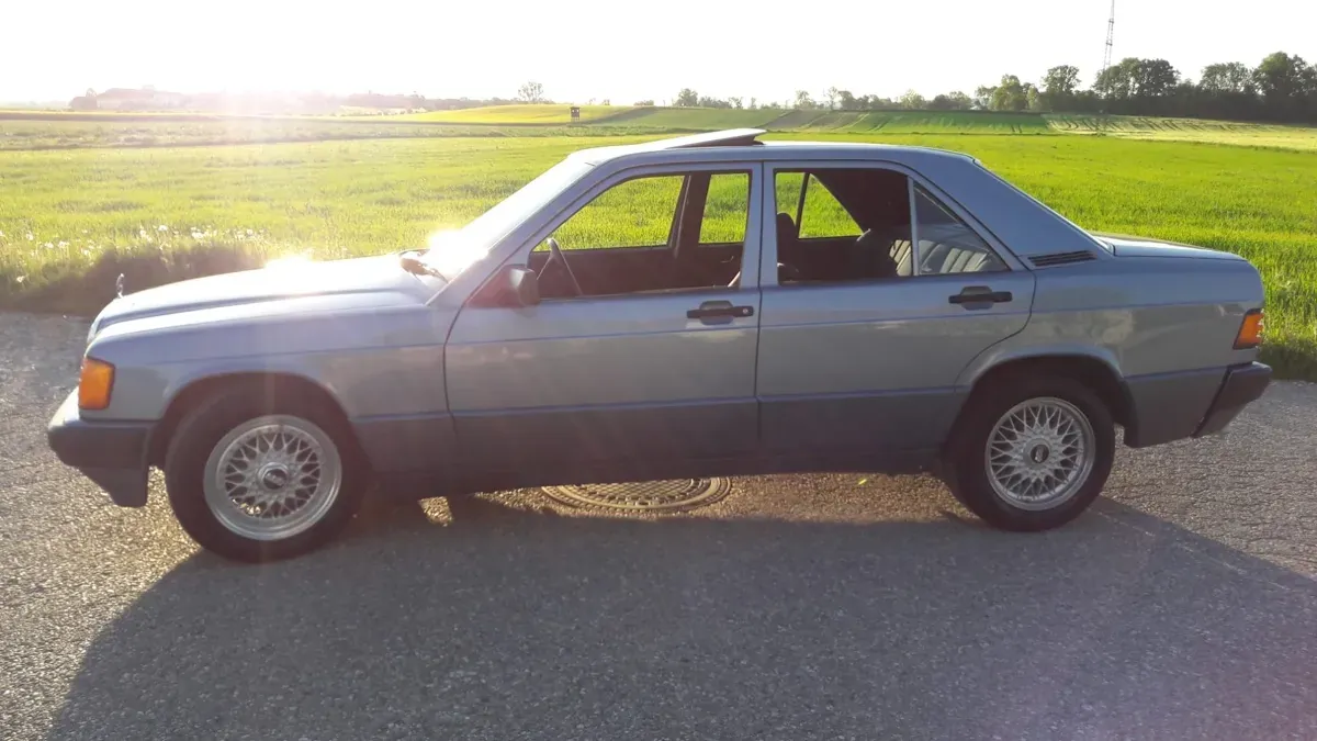 Mercedes-Benz 190 1990 photo 2