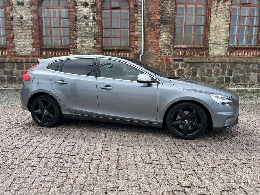 Volvo V40 2019 photo 2