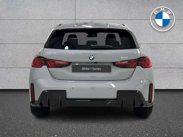 BMW 1 Series 2026 photo 4