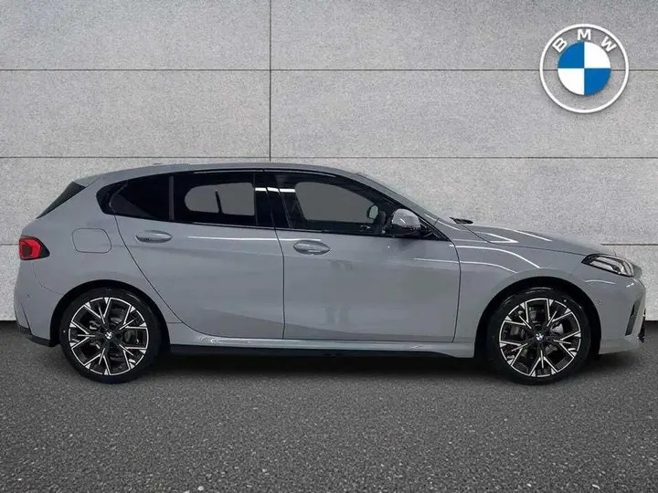 BMW 1 Series 2026 photo 3
