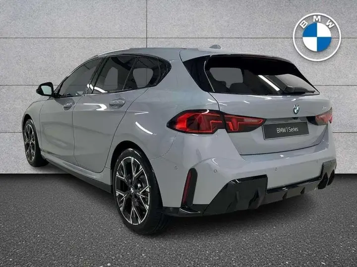 BMW 1 Series 2026 photo 2