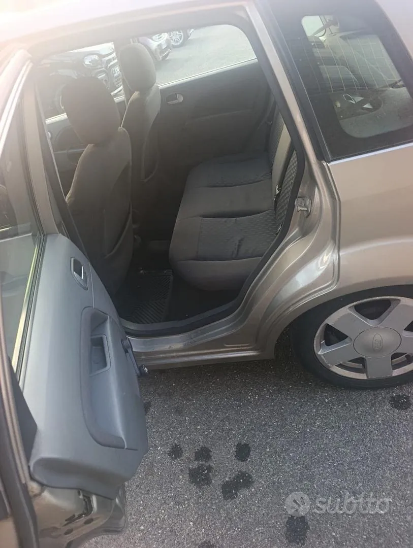 Ford Fiesta 2002 photo 5