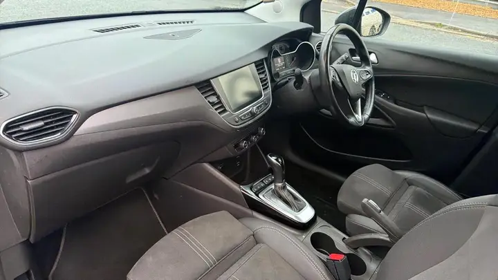Vauxhall Crossland 2022 photo 2