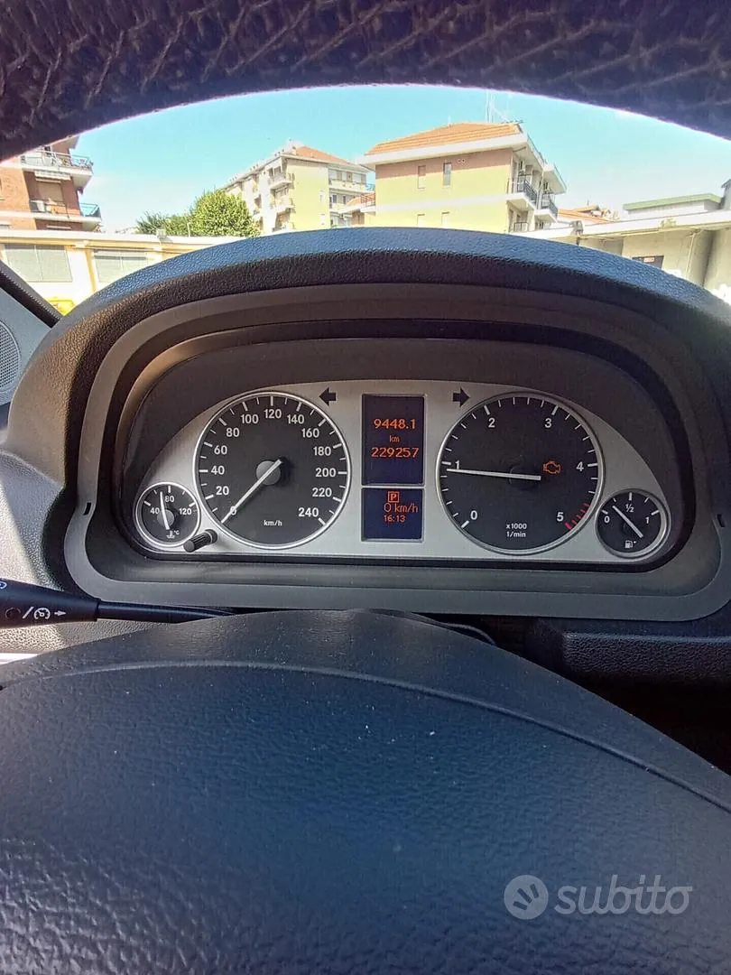 Mercedes-Benz B-Class 2010 photo 5