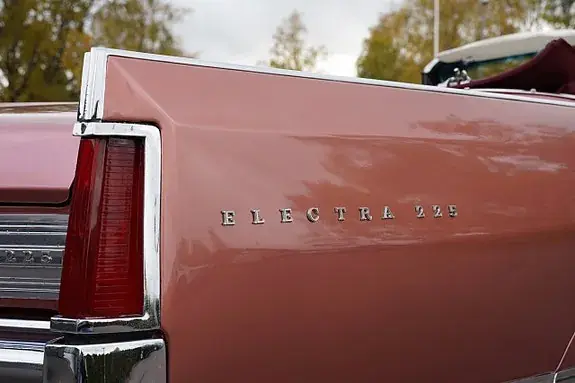 Buick Electra 225 1964 photo 3
