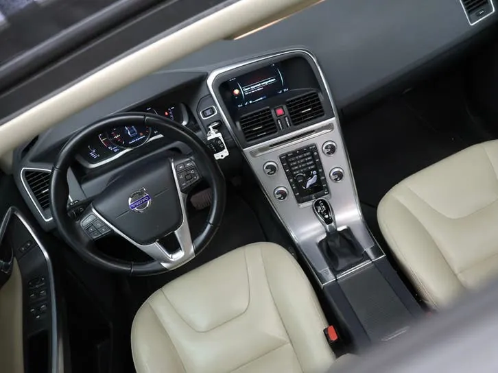 Volvo Xc60 2017 photo 2