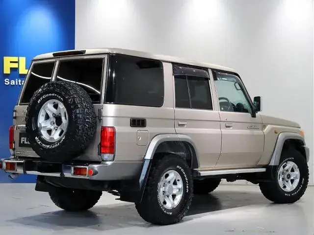 Toyota Land Cruiser 70 2015 photo 2
