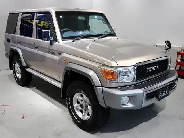 Toyota Land Cruiser 70 2015 photo 4