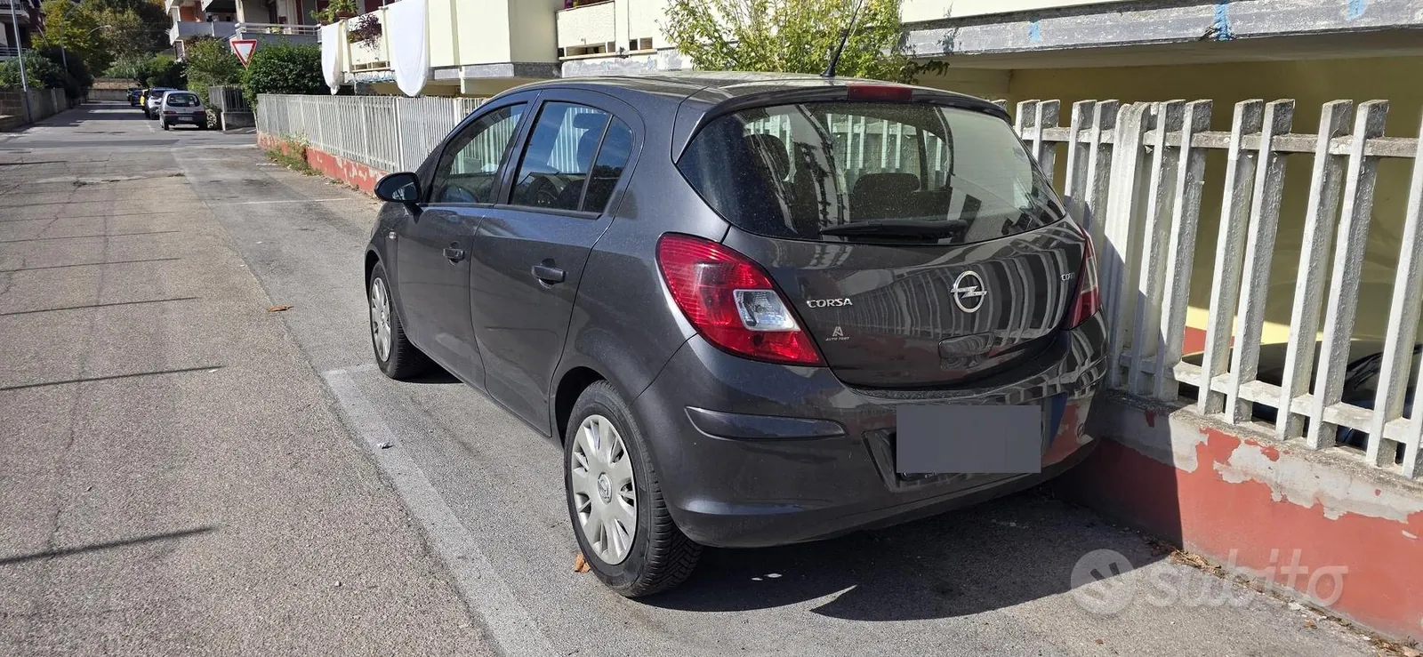Opel Corsa 2011 photo 2