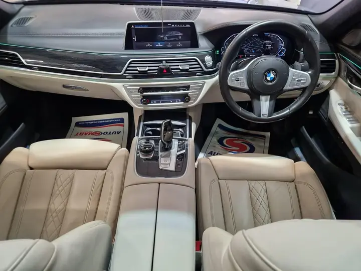 BMW 7 Series 2019 photo 2