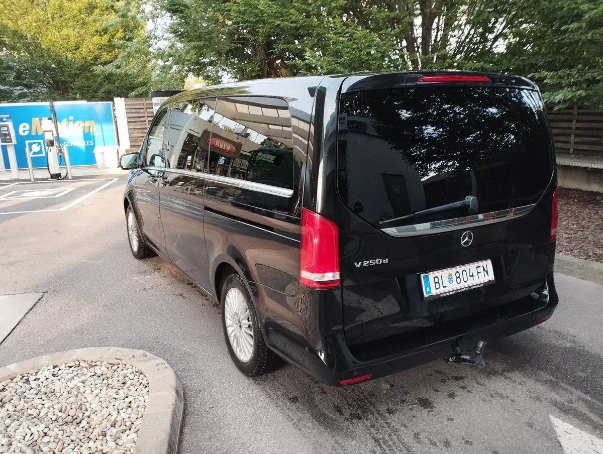 Mercedes-Benz V-Class 2019 photo 2
