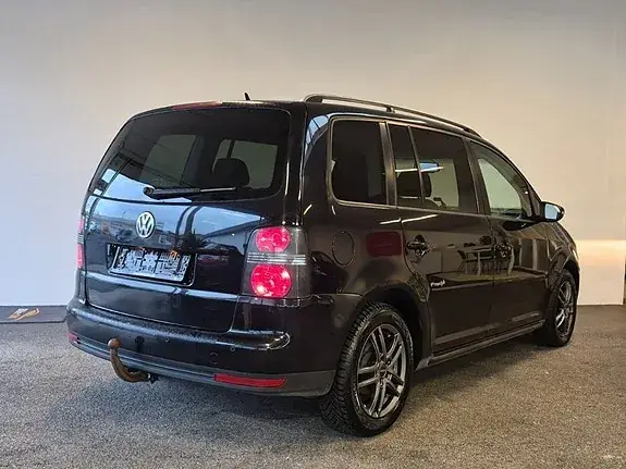 Volkswagen Touran 2010 photo 2