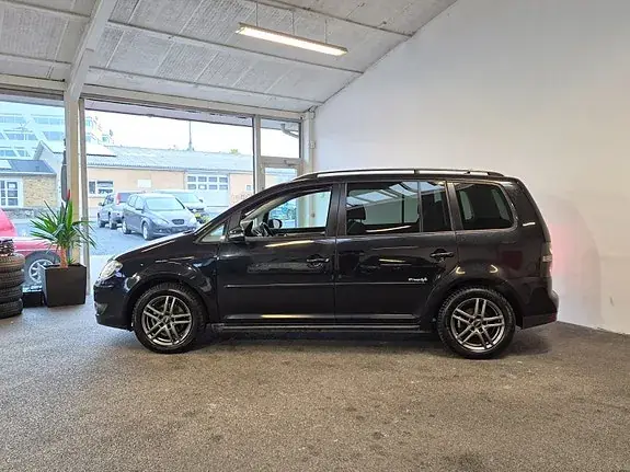 Volkswagen Touran 2010 photo 3