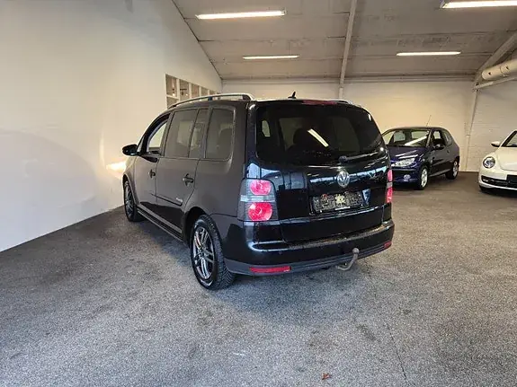 Volkswagen Touran 2010 photo 4