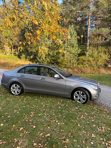 Mercedes-Benz C220 D 2007 photo 2