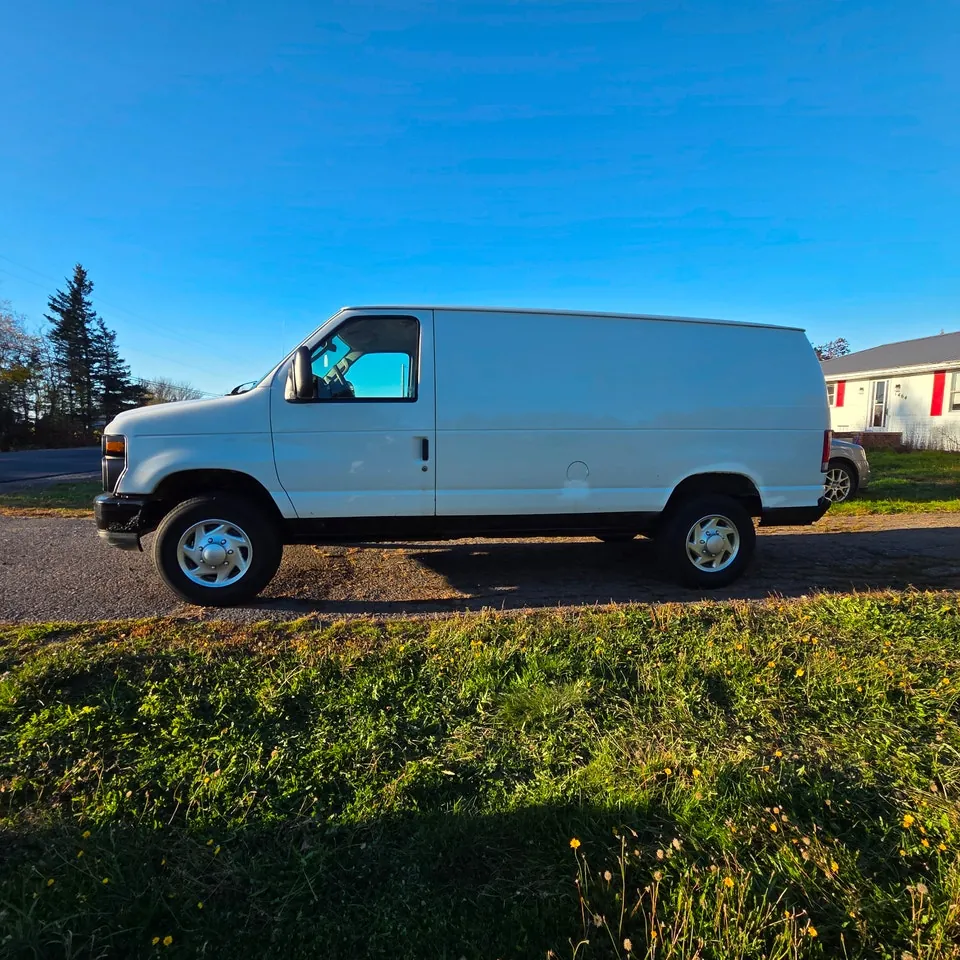 Ford E-250 2013 photo 4